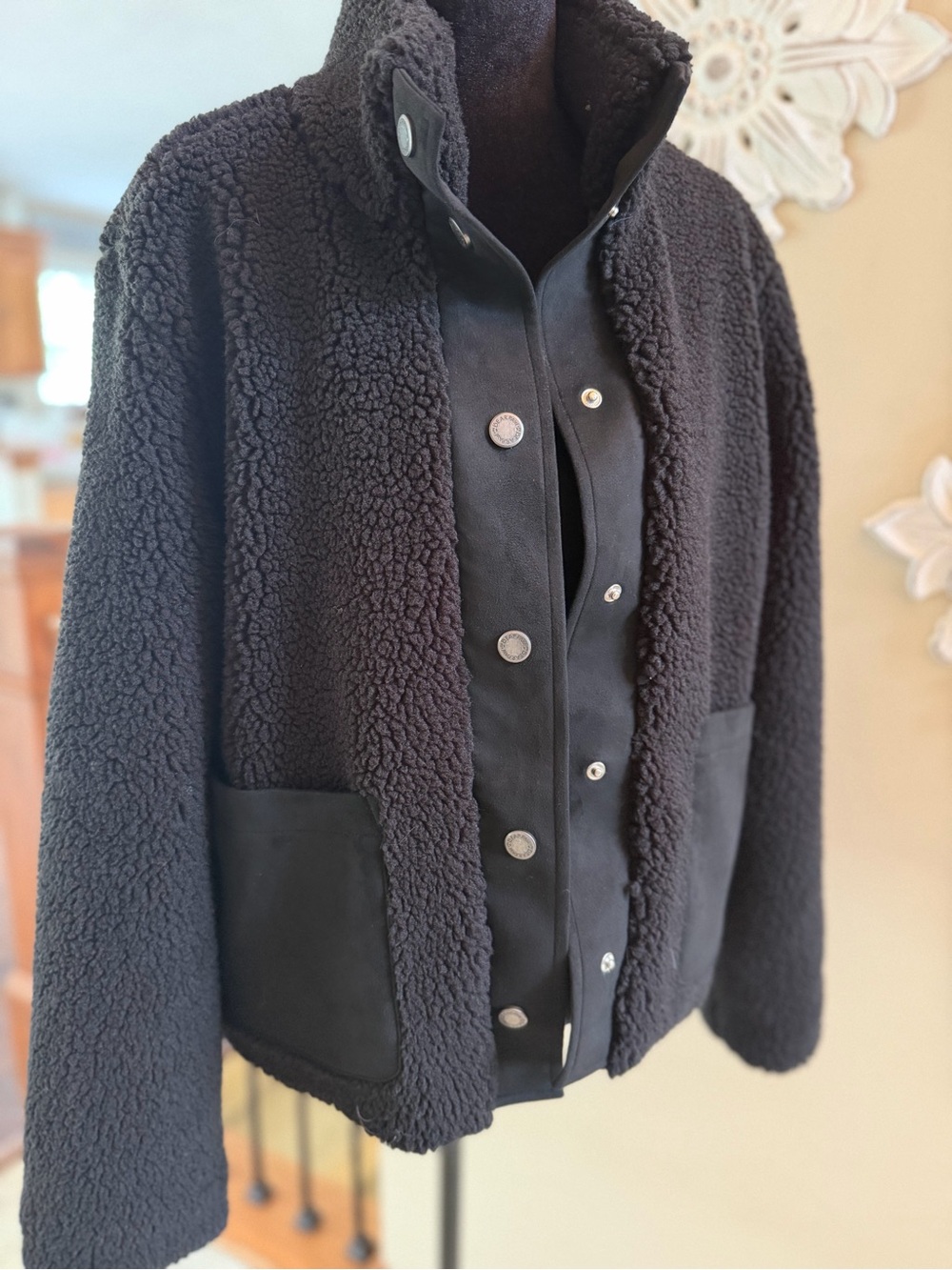 NWT Bearpaw Black Teddy Jacket Women’s Medium Snap Front Coat